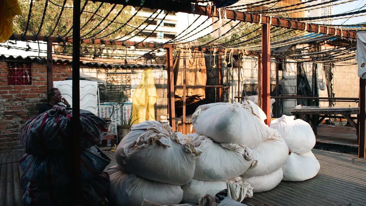 Como as especificações dos big bags FIBC especiais impactam a segurança no manuseio de materiais?
